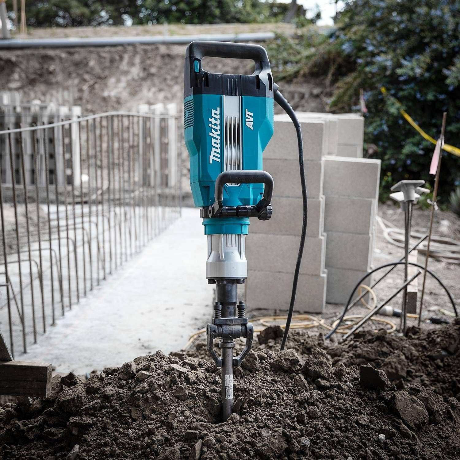 image:imageMakita HM1512 45 lb AVT Demolition Hammer accepts 118 Hex bits