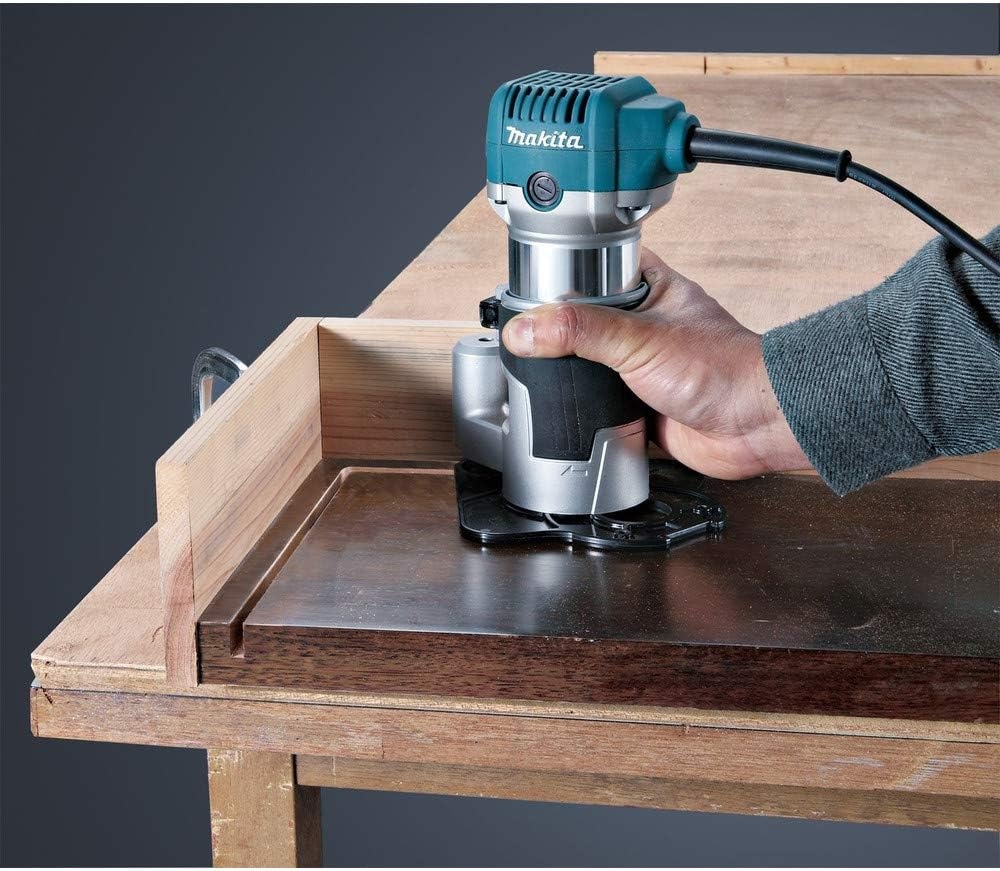 image:imageMakita RT0701CX7 114 HP Compact Router KitOne Size