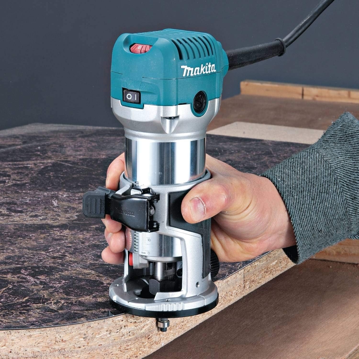 image:imageMakita RT0701CX7 114 HP Compact Router KitOne Size