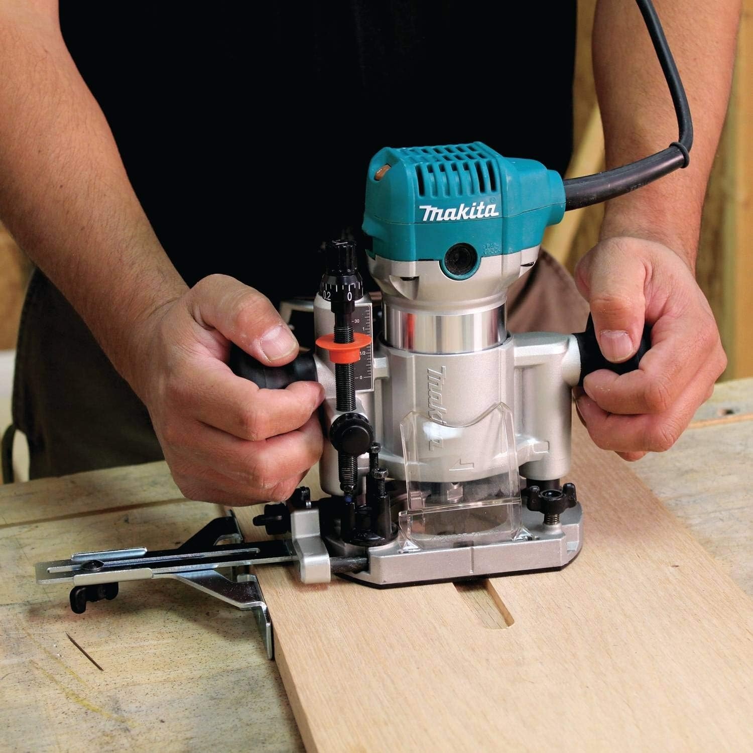 image:imageMakita RT0701CX7 114 HP Compact Router KitOne Size