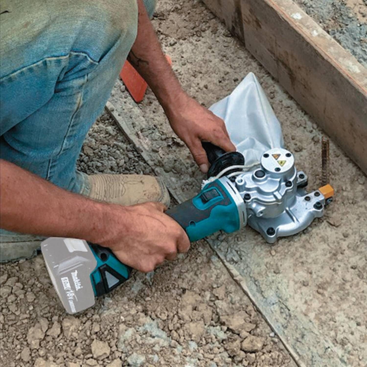 image:imageMakita XCS06T1 18V LXT LithiumIon Brushless Cordless Steel Rod FlushCutter Kit 50AhFlush Cutter Only