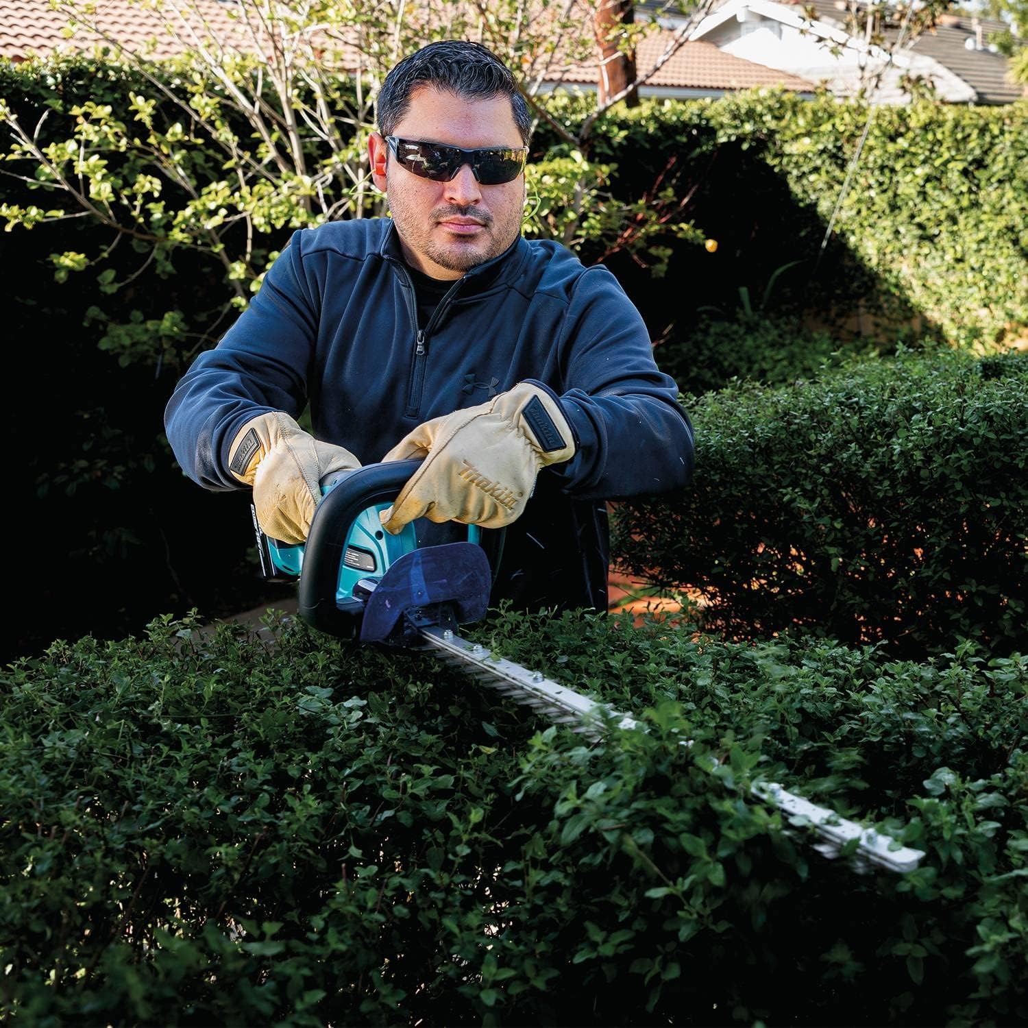 image:imageMakita XHU10SM1 18V LXT LithiumIon Cordless 24 Hedge Trimmer Kit 40Ah