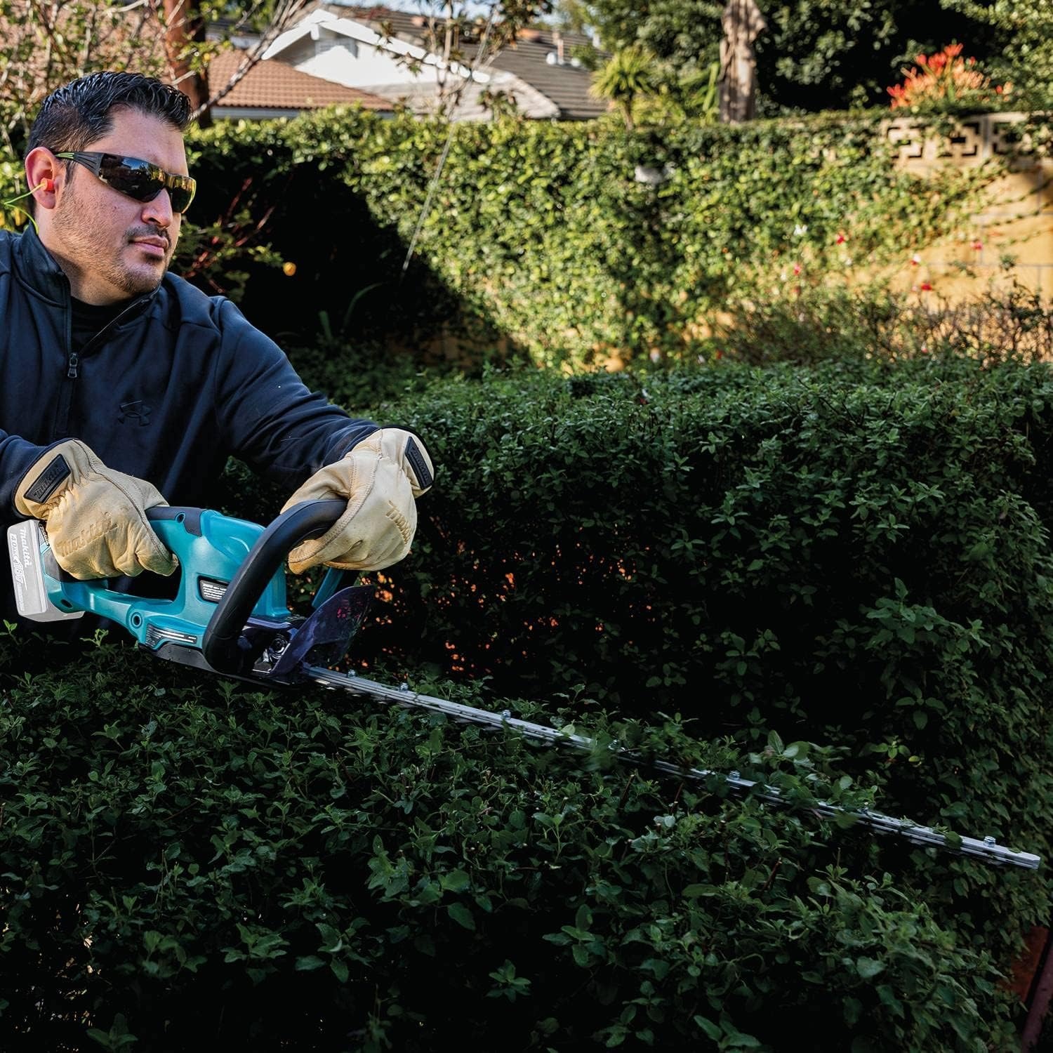 image:imageMakita XHU10Z 18V LXT LithiumIon Cordless 24 Hedge Trimmer Tool Only