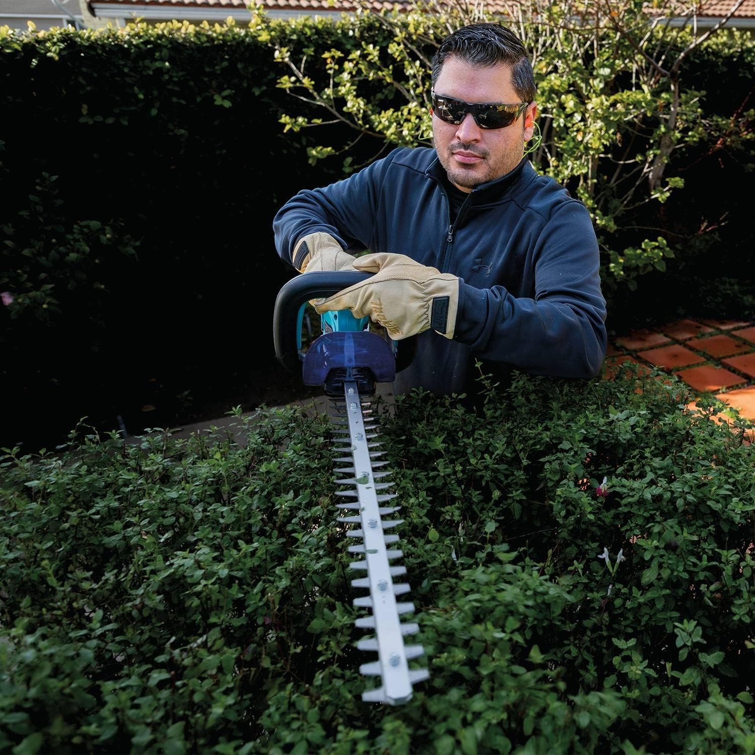image:imageMakita XHU10Z 18V LXT LithiumIon Cordless 24 Hedge Trimmer Tool Only