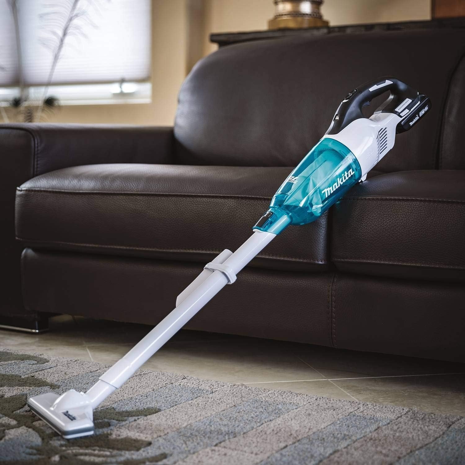 image:imageMakita XLC03R1WX4 18V LXT LithiumIon Compact Brushless Cordless Vacuum Kit Trigger WLock 20Ah WhiteWhite