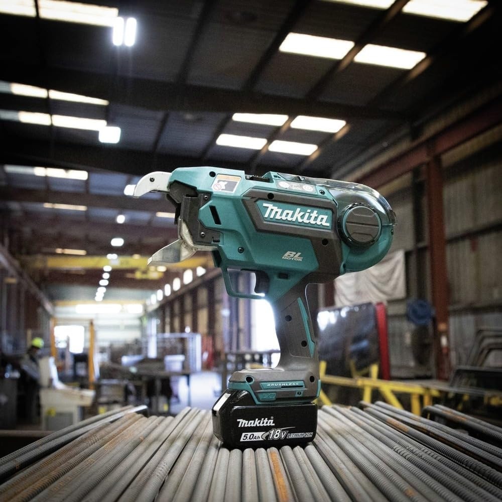 image:imageMakita XRT02TK 18V LXT LithiumIon Brushless Cordless Deep Capacity Rebar Tying Tool Kit 50Ah Includes XRT02ZK 2 BL1850B 50ah Batteries DC18RC Charger 4x48x7 Capacity 5 000 Ties and ChargeRebar Tyer