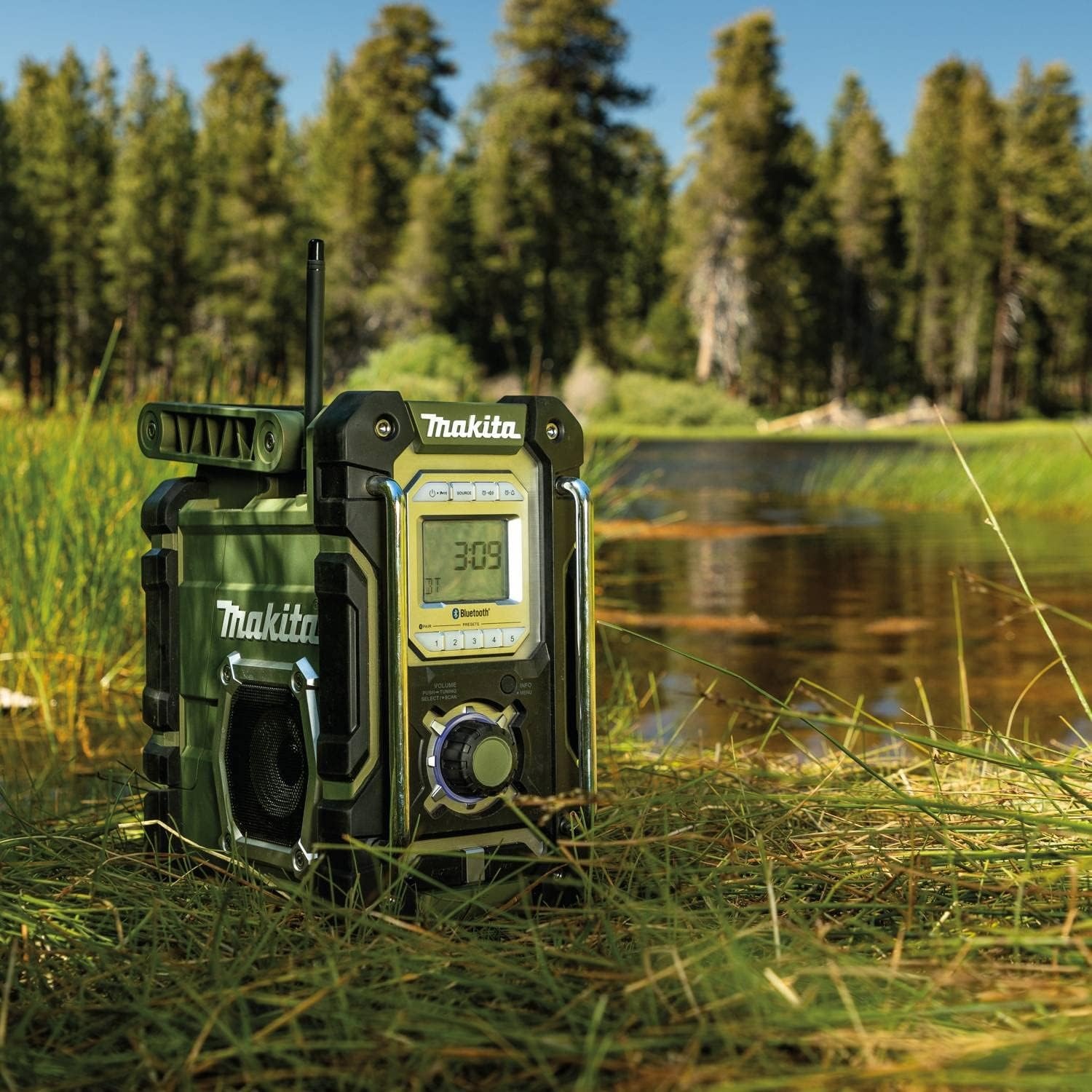 image:imageMakita ADRM06 Outdoor Adventure 18V LXT Bluetooth Radio Tool Only