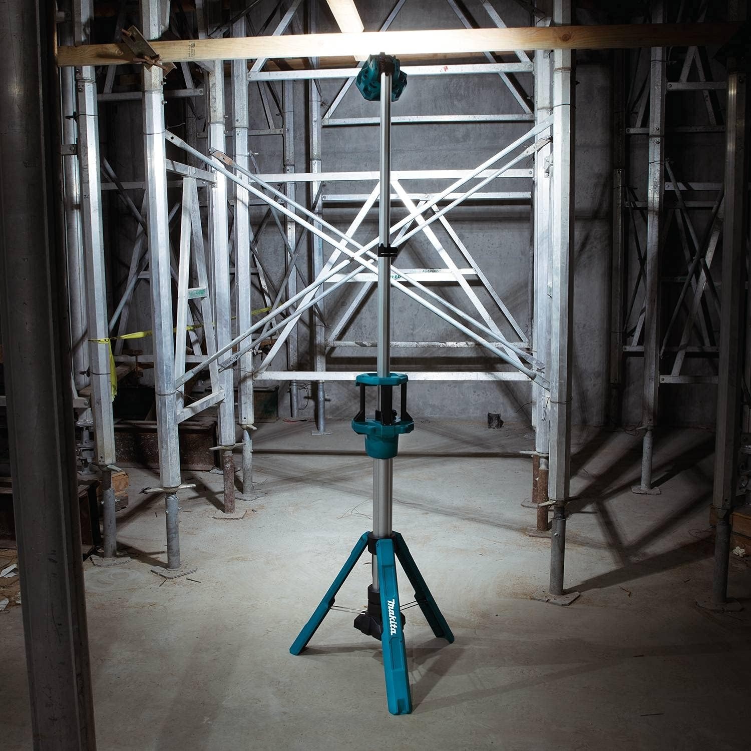 image:imageMakita DML813 18V LXT LithiumIon Cordless Tower Work Light Light Only Extends to 725 ft 220degree tilt IP55 resistance up to 10hour runtime bare unitWork Light