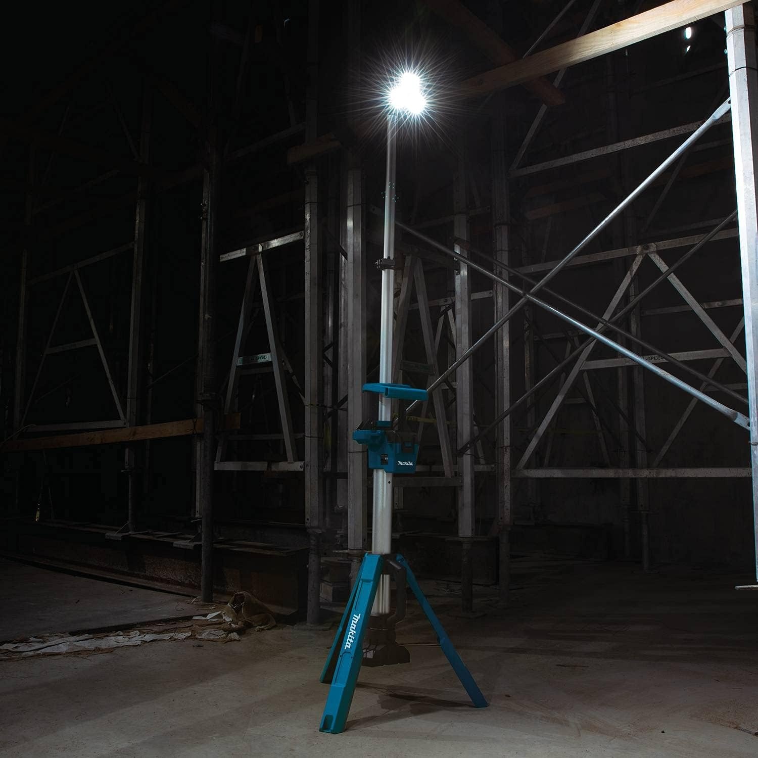 image:imageMakita DML813 18V LXT LithiumIon Cordless Tower Work Light Light Only Extends to 725 ft 220degree tilt IP55 resistance up to 10hour runtime bare unitWork Light