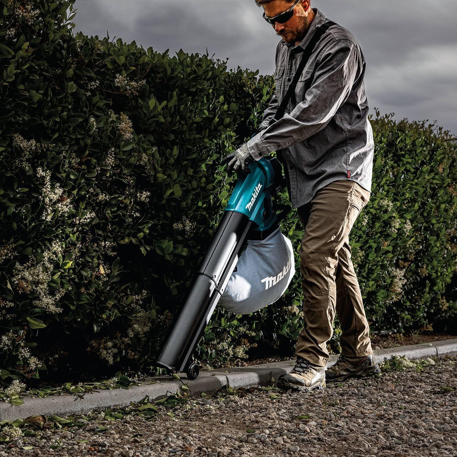 image:imageMakita XBU07Z 18V LXT Brushless BlowerVacuum Mulcher Tool Only Tool Only