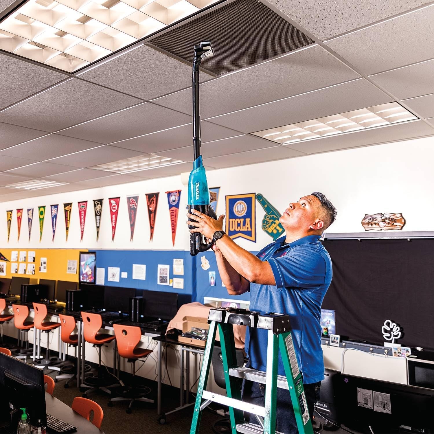 image:imageMakita XLC08R1B 18V LXT Lithiumion Compact Brushless Cordless Vacuum Kit Trigger wLock 20Ah