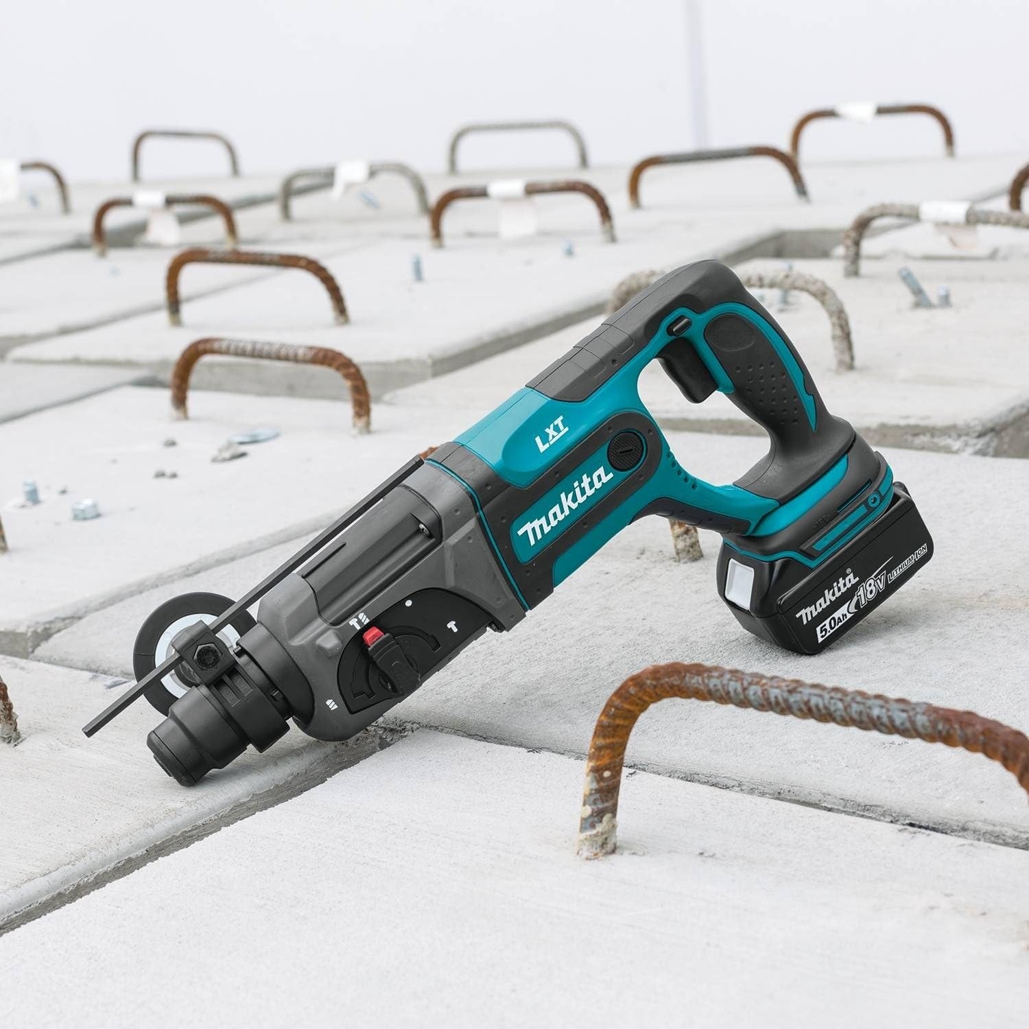 image:imageMakita XRH04T 18V LXT LithiumIon Cordless 78 Rotary Hammer Kit Accepts SdsPlus Bits 50Ah