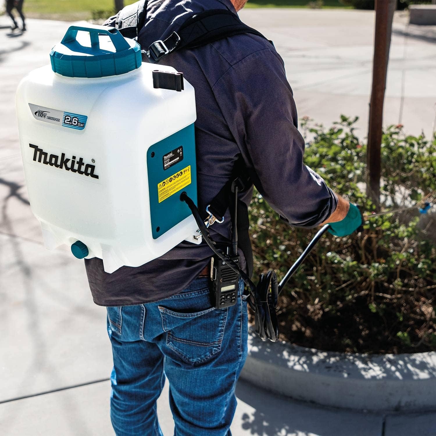 image:imageMakita XSU01SM1 18V LXT LithiumIon Cordless 26 Gallon Backpack Sprayer Kit 40Ah