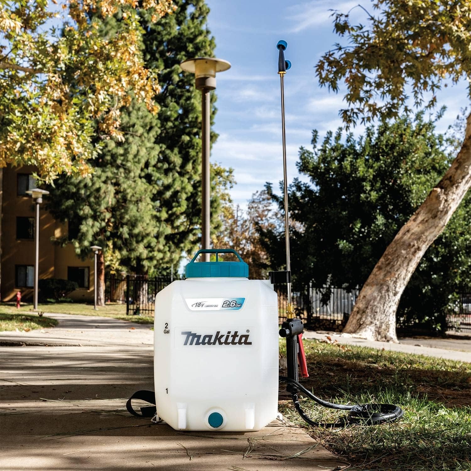 image:imageMakita XSU01SM1 18V LXT LithiumIon Cordless 26 Gallon Backpack Sprayer Kit 40Ah